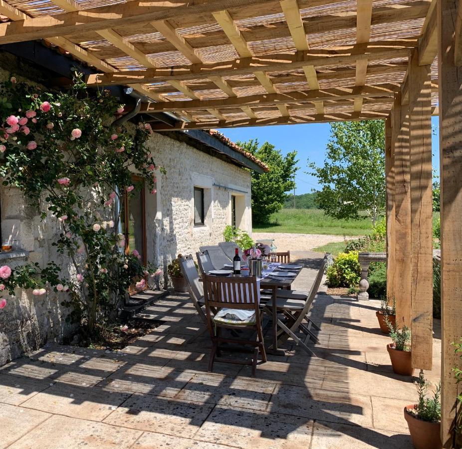 Вилла Chez Sarrazin Brossac Экстерьер фото
