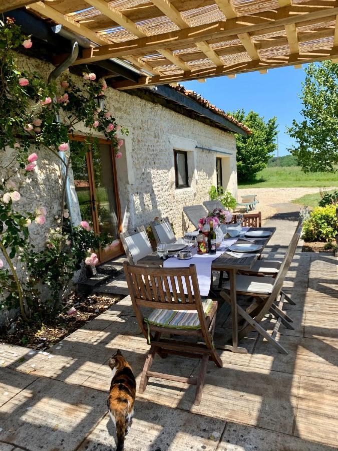 Вилла Chez Sarrazin Brossac Экстерьер фото