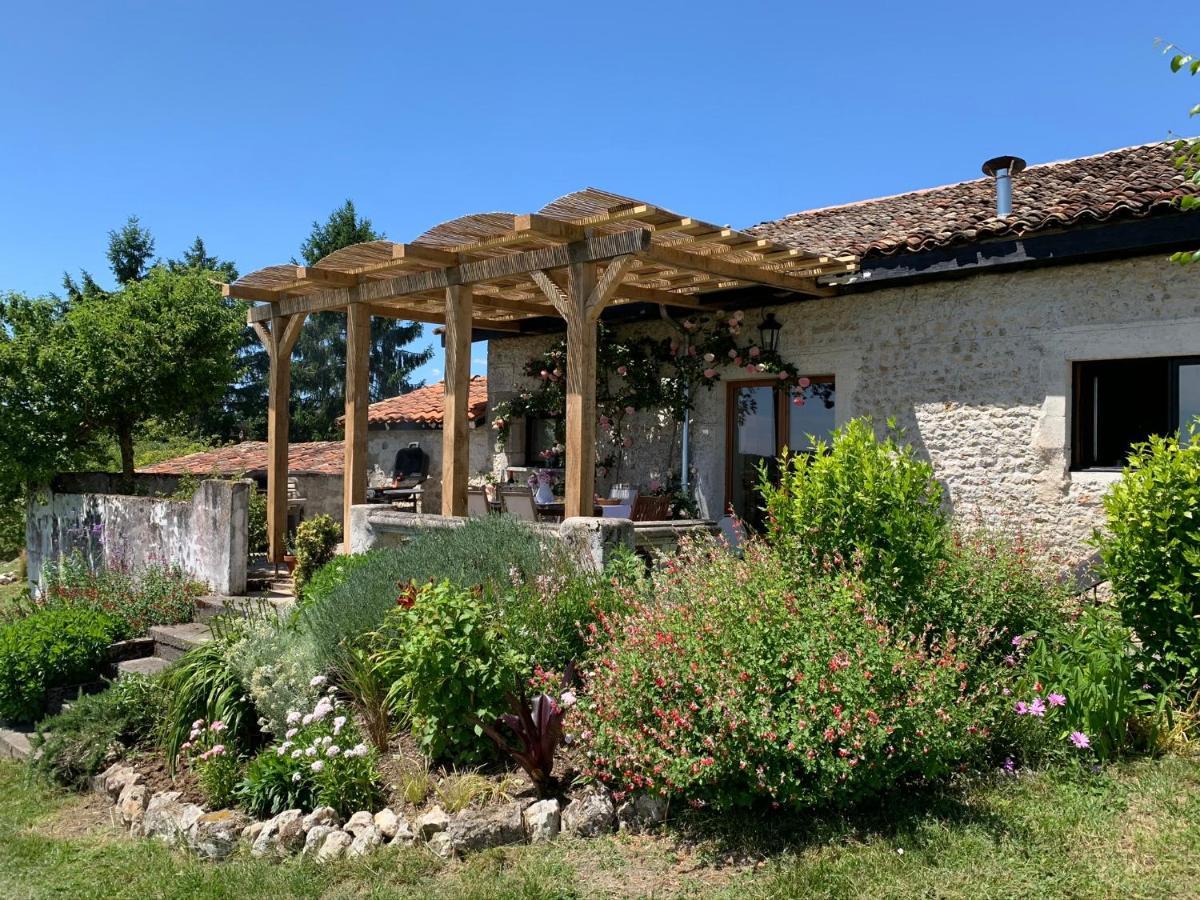 Вилла Chez Sarrazin Brossac Экстерьер фото