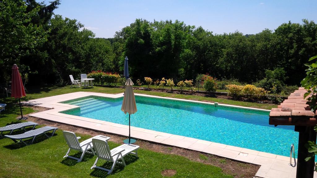 Вилла Chez Sarrazin Brossac Экстерьер фото