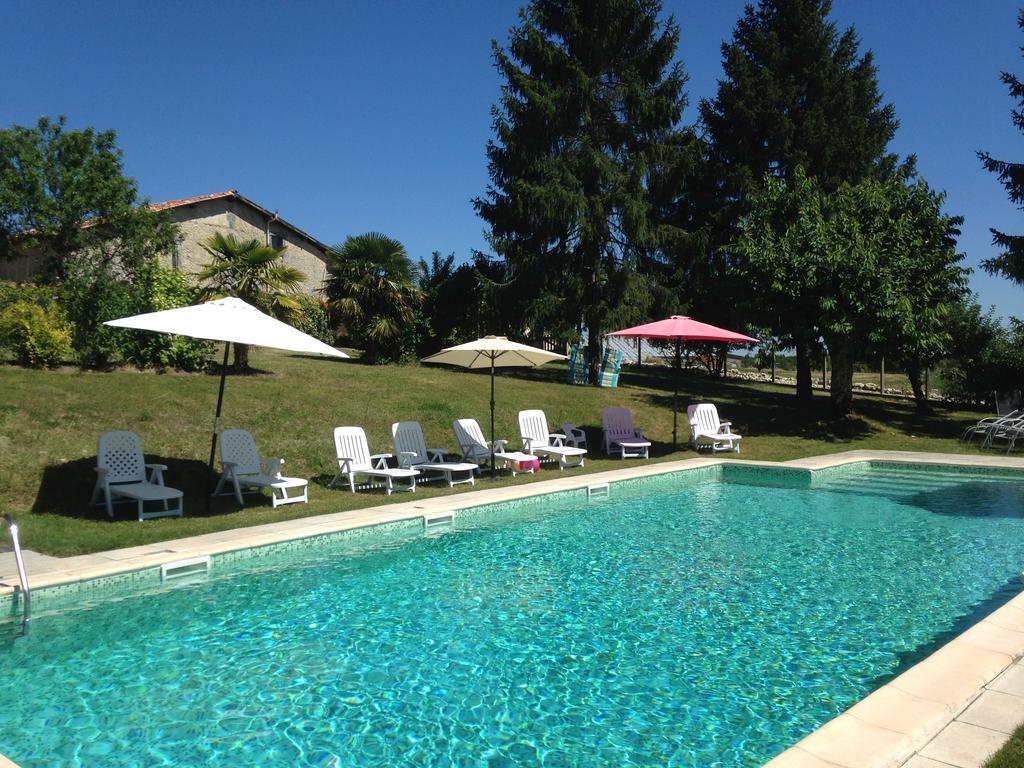 Вилла Chez Sarrazin Brossac Экстерьер фото