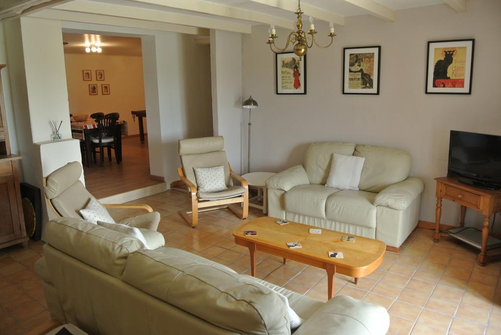 Вилла Chez Sarrazin Brossac Экстерьер фото