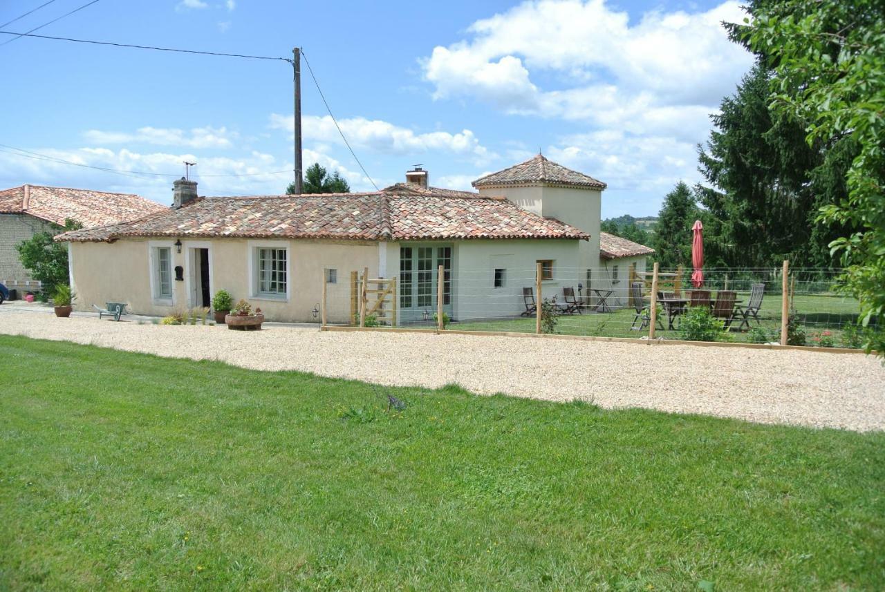 Вилла Chez Sarrazin Brossac Экстерьер фото