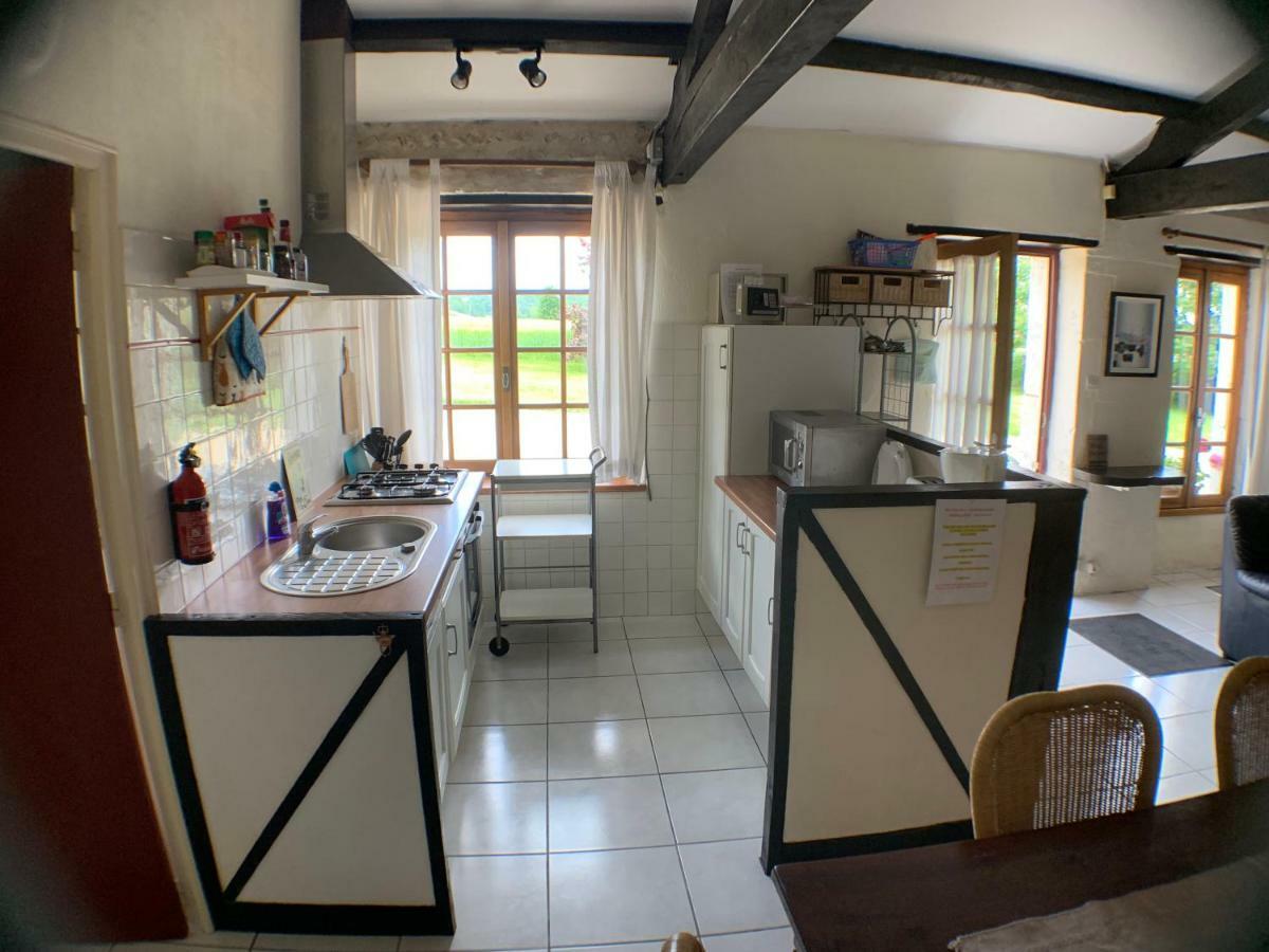 Вилла Chez Sarrazin Brossac Экстерьер фото